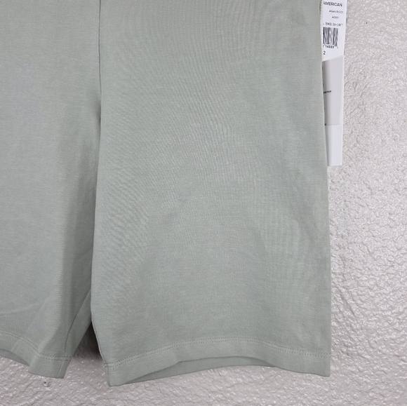 Good American NWT Essential Biker Shorts Color Agave Size 2 RN 151301 - Picture 4 of 16